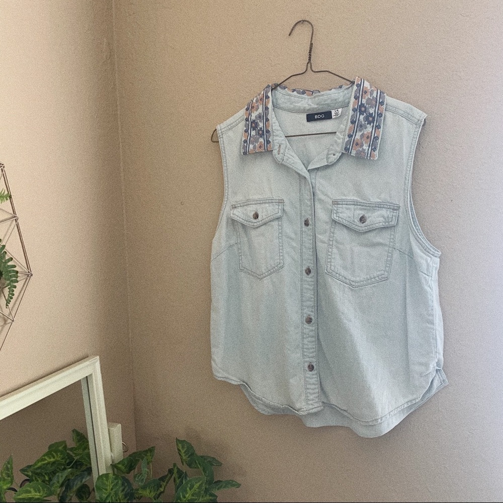BDG *UO* Sleeveless Denim Embroidered Collar Top